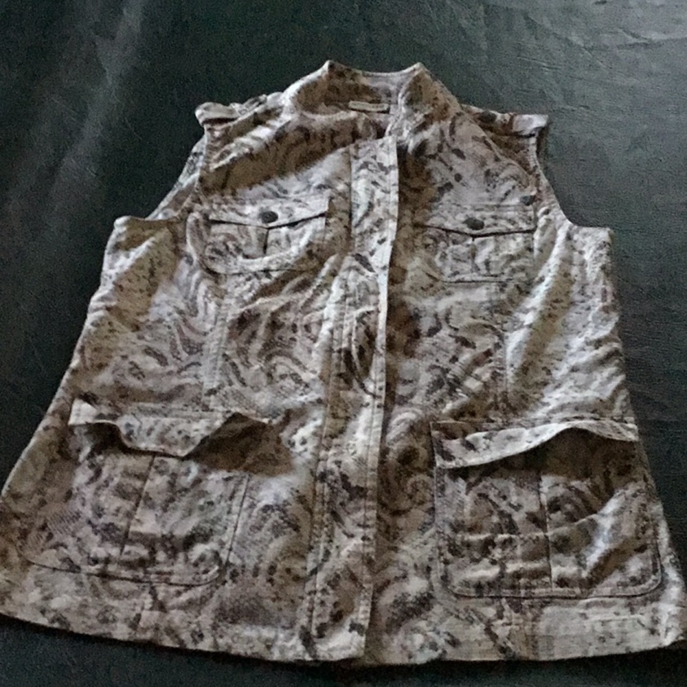 Chico’s vest with zipper animal print